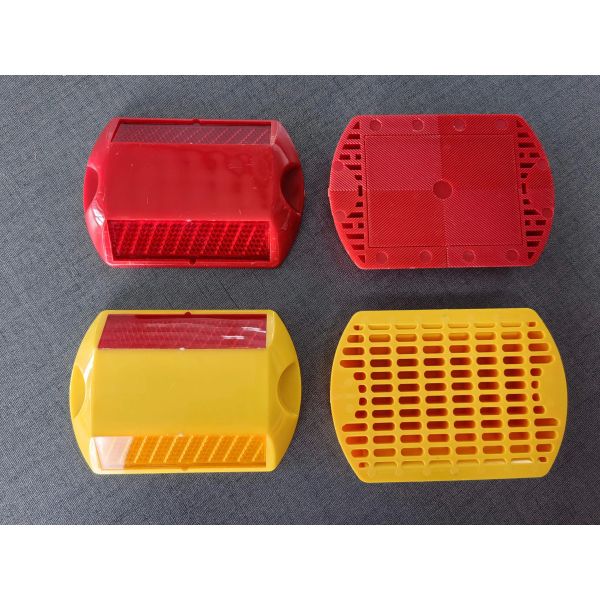 Durable Road Stud Made From ABS And PMMA Materials Suitable For Heavy Traffic Applications