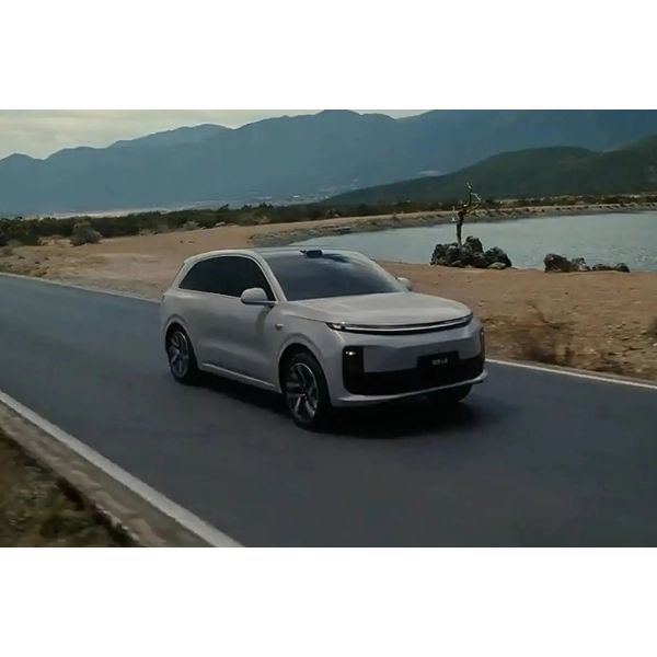 L6 Lixiang Electric Car Luxury SUV With 1.5T Range Extender And 36.8kWh Battery Pack