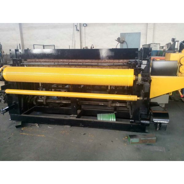 PLC Control Fully Automatic Welded Wire Mesh Machine With Hole Size Is Adjustable