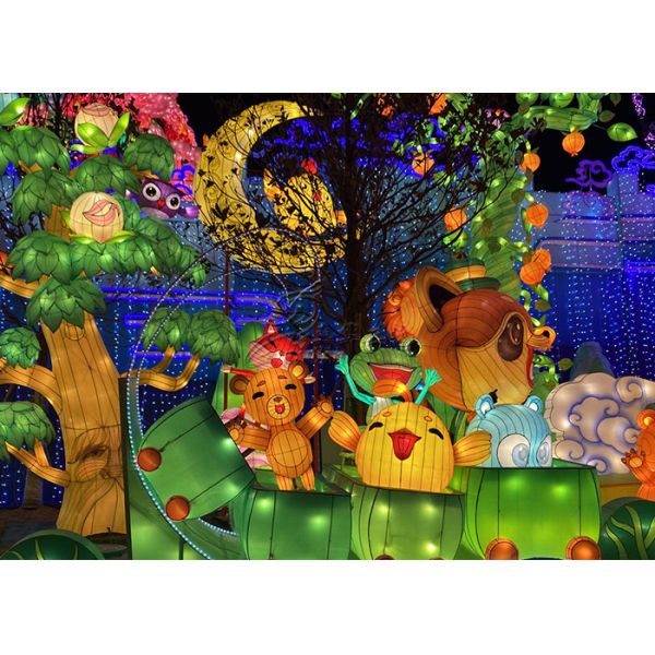 Customized Handmade Worker Carving Display Lantern In Outdoor Square