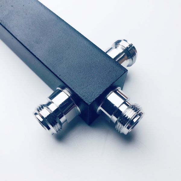 698-2700MHz Black Square N Female 3 Way RF Power Divider Splitter