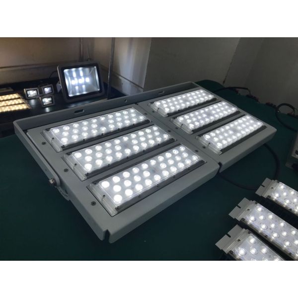 IP66 LED Stadium Light , High Mast LED Flood Lighting 300w 400w 500w 5 Years Warranty