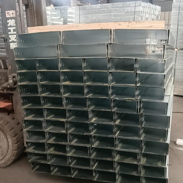 Silver Hot Dipped Galvanized Cable Tray Medium Duty Load High Corrosion Resistance HDG Finish
