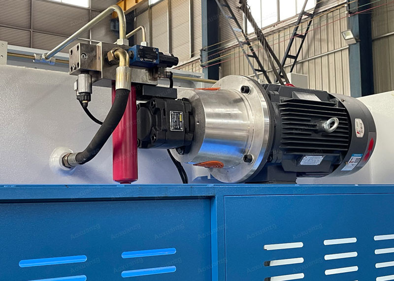 Delem DA53T Fully Computer Controlled Hydraulic Press Brake 220t 3200mm Press Bending Machine Manufacturing