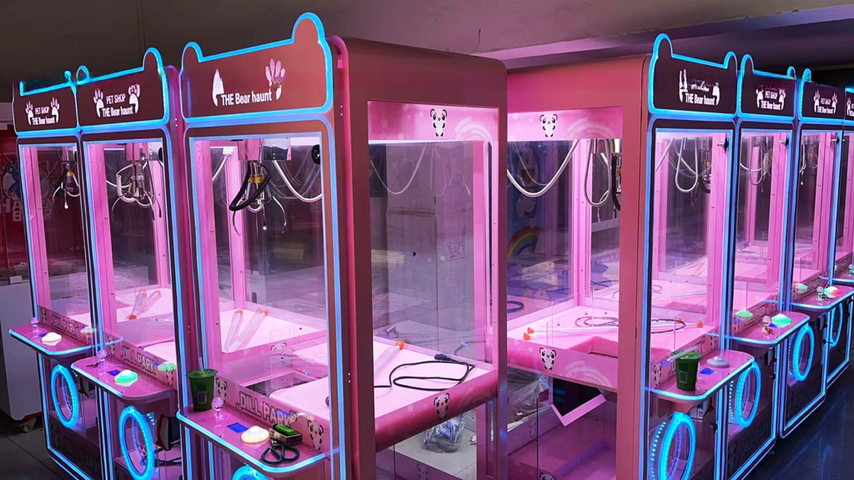 Dreamland Hot Sale Transparent Doll Park Arcade Claw Crane Machine For sale UK