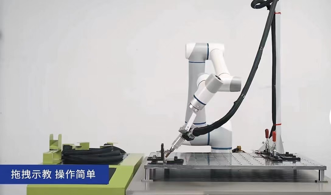 Best Triangular Spiral Laser Welding Robot Collaborative 1300mm Range wholesale