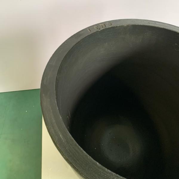 Round Silicon Carbide Graphite Crucible For Melting Aluminum Oxidation Resistance