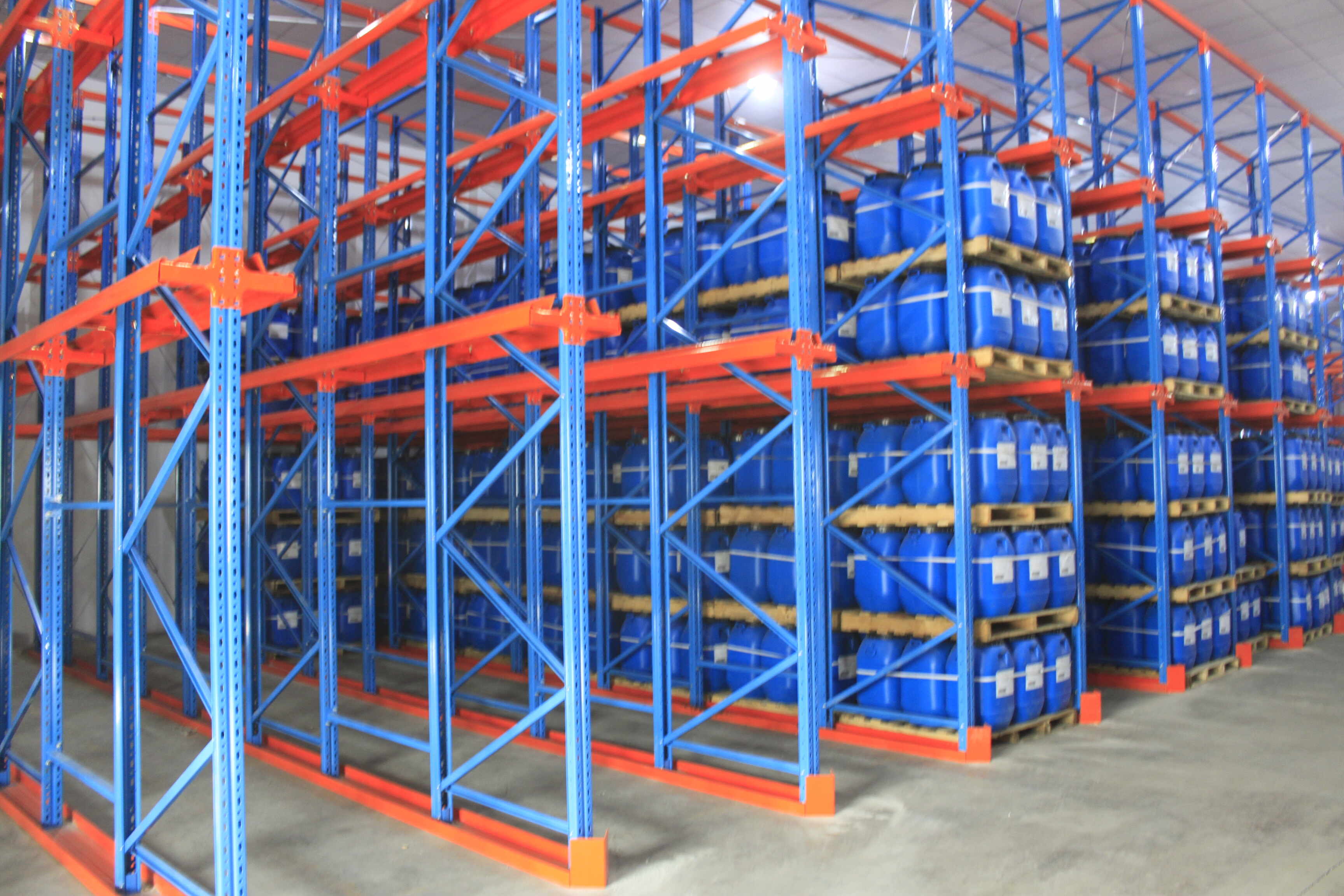 Custom Through-Type Drive-In Pallet Racking, Multi-Level Steel Industrial Storage with Special Design for a Wide Range of Applications