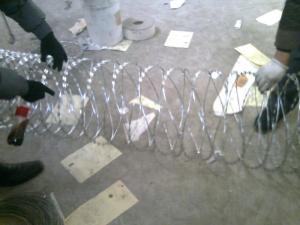 China low price galvanized bto-22 flat concertina razor barbed wire on sale