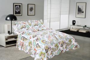 Big Cockscomb Flower Quilted Bed Covers , Full Size Bed Quilt Sets With ISO9001 Certification
