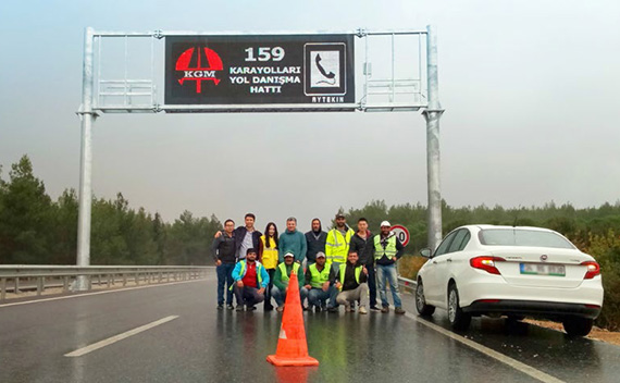 Full Color 12400nits VMS Road Signs 320x160mm Module P20 LED Display