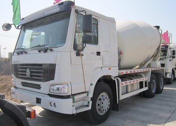 Cheap Yellow 290 HP Concrete Mixer Trucks With Mixer Tank 6 Cubic Meters for sale