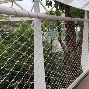 Stainless steel wire mesh trellis