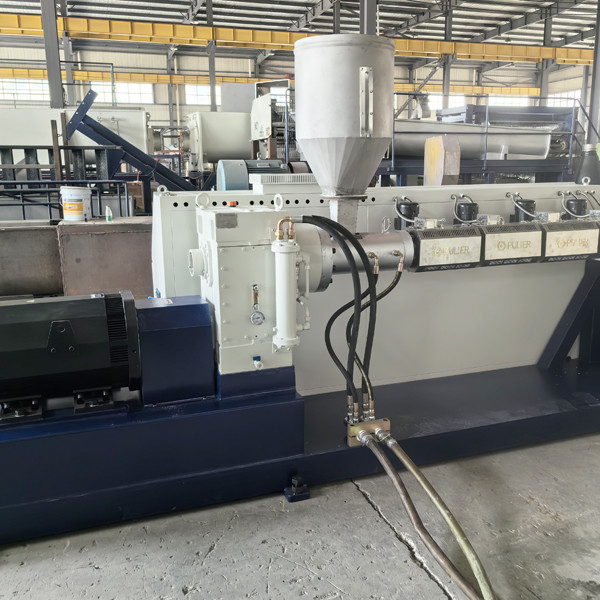 Single Screw Plastic Pipe Extrusion Machinery PP PVC PE Pipe Production Line