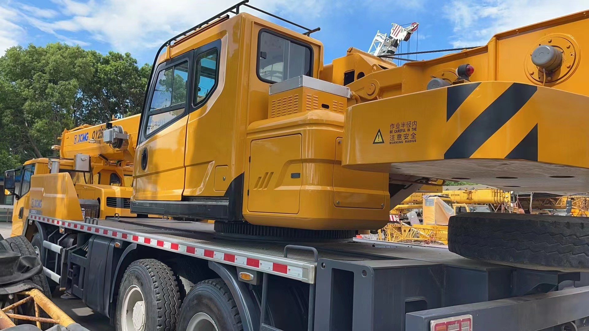 25 Ton Used Truck Cranes Second Hand XCMG Truck Crane