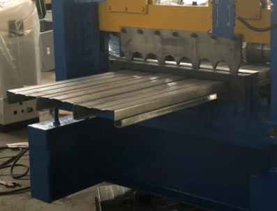 Dovetail Deck rolling forming machine