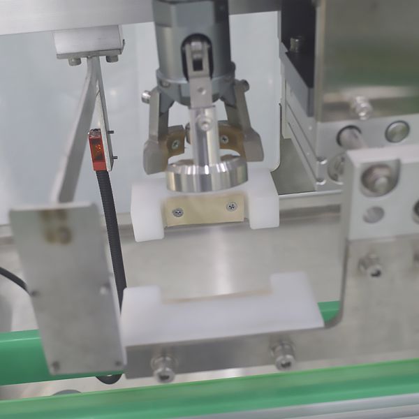 3-Head Automatic Capping Machine for Customized Plastic Bottle Specifications