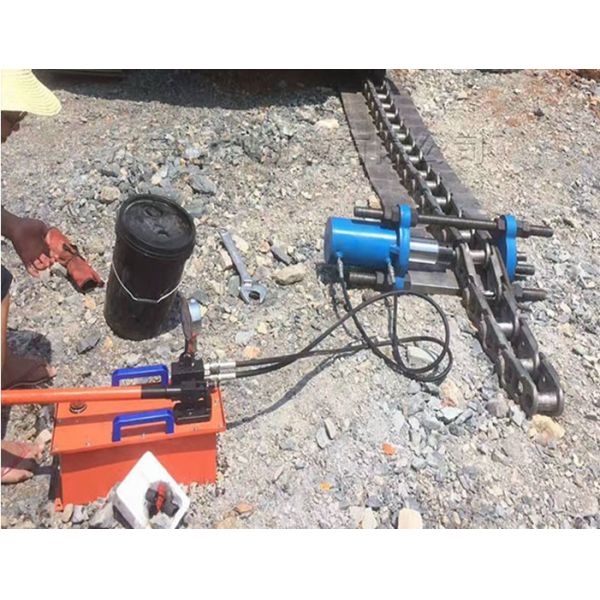 C type portable hydraulic track master link pin press remove machine