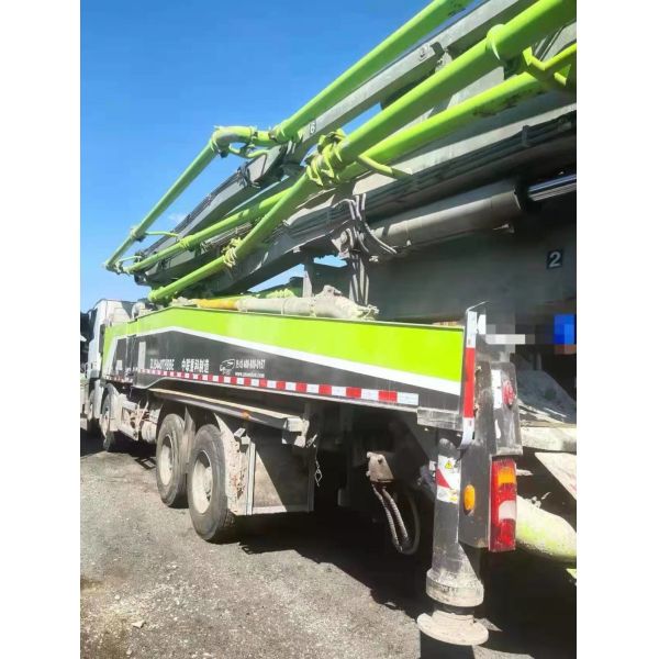 Structure Cylinder Type Used Heavy Equipment with Good Zoomlion 56m Mobile Pump Truck