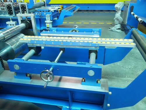 Automatic Change Size IBR Metal Roofing Roll Forming Machine With Touch Screen