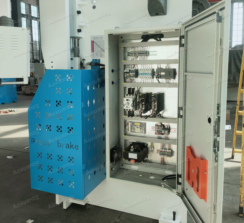 Tp10s Controller 40T 2500MM Press Brake Hydraulic Bending Machine With Optional Protection Fence