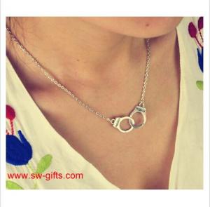 China New Fashion Jewelry Handcuffs Choker Pendant Necklace Girl lover Valentine's Day Gifts on sale