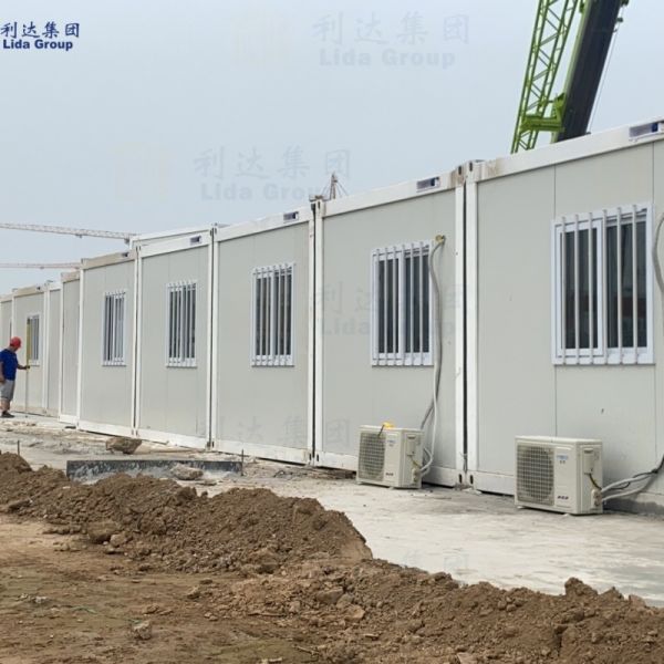 Windproof Flat Pack Container House 5.8M 4T Prefabricated Homes Containers