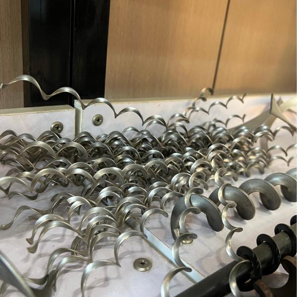 Cheap Easy Operation Screw Conveyor Heavy-Duty Manganese Steel Spiral Conveyor Blade Stainless Steel Construction / Mining Transfer Equipment Replacement Parts for sale