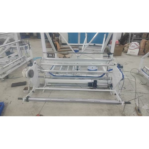 High Efficient Folding Rolling Cutting Machine For Large Dispossable Tablecloth Sheet