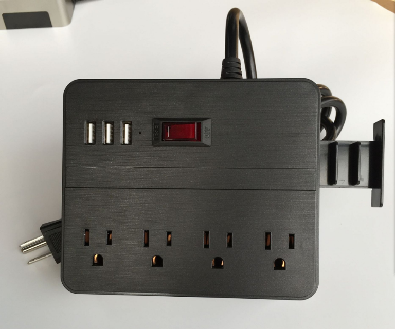 With USB expansion socket, customize 4-8 bit socket of plug intelligent socket in different countries