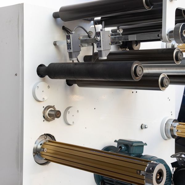 Adhesive Paper Slitting Rewinding Machine , 220V Label Slitting Machine