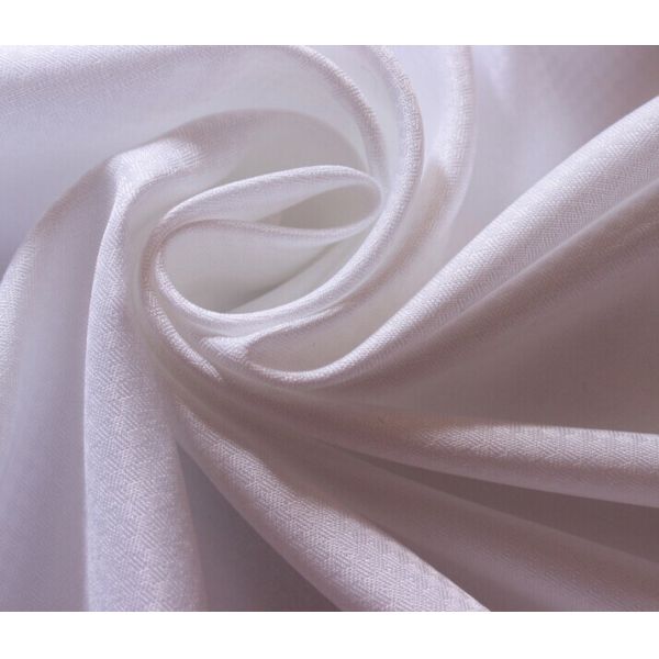 Polyester Microfiber Fabric Peach Finished white color 85 gsm