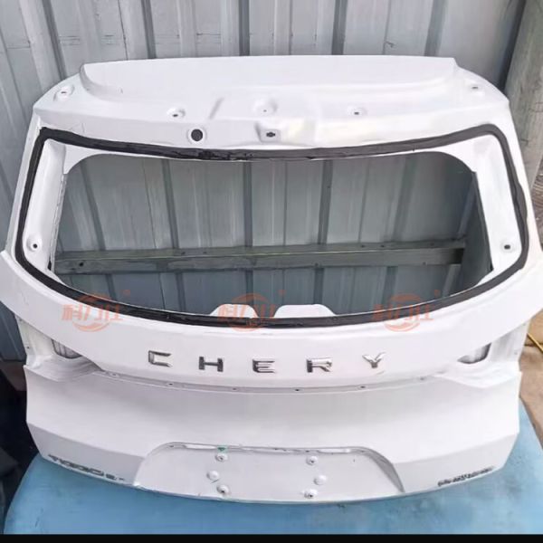 Original disassembled parts of the trunk lid of C-e-ry Tiggo 5x