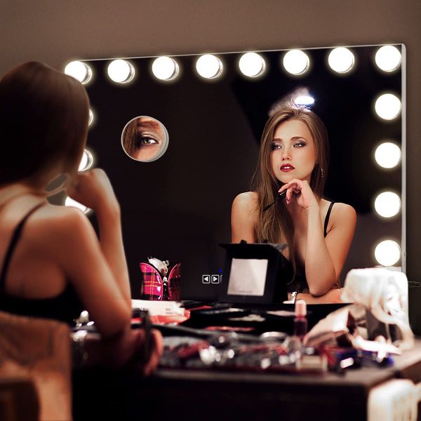 Wall Mounted LED Makeup Mirror Polished Touch Screen Make Up Mirror 5000K 6000K