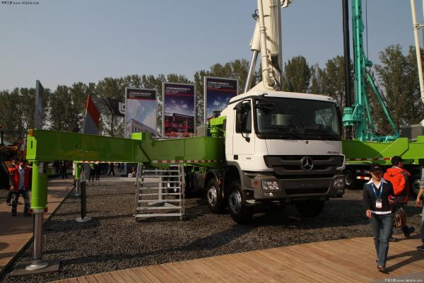 Cheap Heavy Duty Concrete Pump Truck With 52m / 56m Boom Isuzu CYH51Y for sale