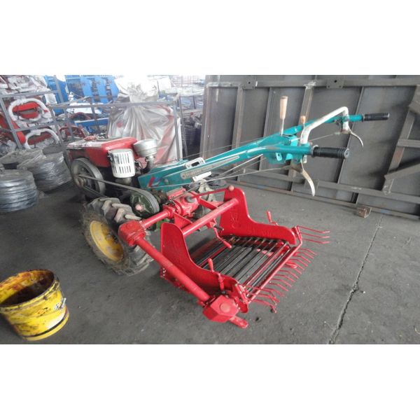 Mini Potato Harvester Single Row Potato Harvester Machine 0.53-0.83M