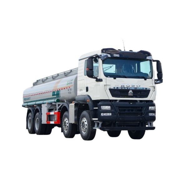 Cheap Heavy Truck HOWO 350 Horsepower Total Weight 31 Ton Volume 17.3 Cubic Meter Sinotruk 12 Gear Box 8X4 Liquid Supply Truck for sale