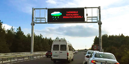 Full Color 12400nits VMS Road Signs 320x160mm Module P20 LED Display