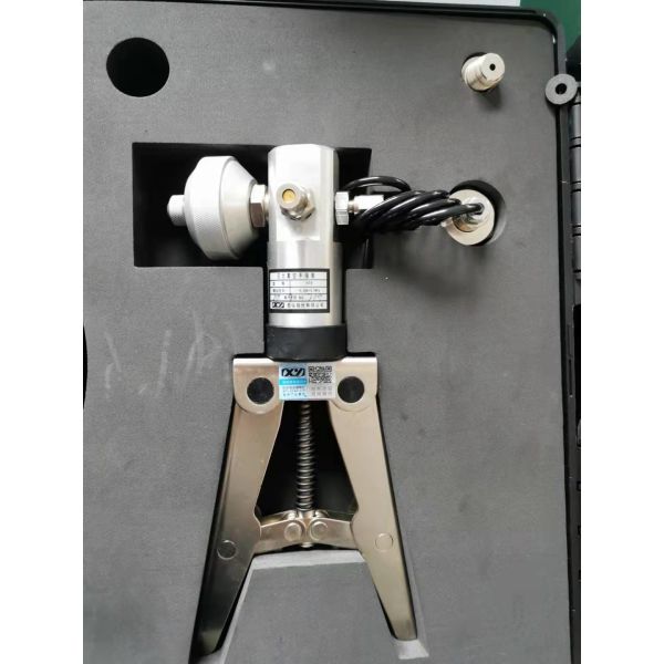 Versatile Portable Handheld Pressure Pump For Range 0-1.6Mpa Package Size 250x150x150mm