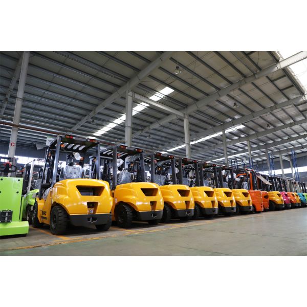 1150mm Fork Length 4 Ton 4-Wheel Telehandler Forklifts for Off Road and Rough Terrain