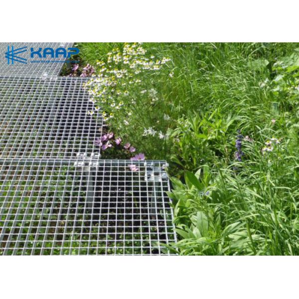 I Type Serrated Galvanized Steel Grating Low Carbon Q235 Material Strong Rust Resistance
