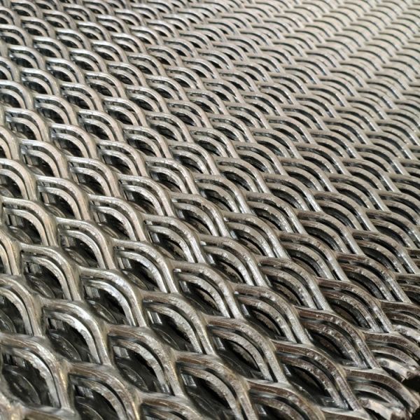 Heavy-Duty Galvanized Expanded Metal Mesh Panel for Walkways and Fencing