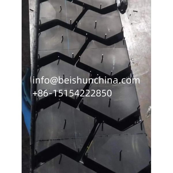 High Quality 4 Layers Rubber Tire Tread Vulcanizing Press with 500ton Pressure and PLC Control for Truck Tire Retreading